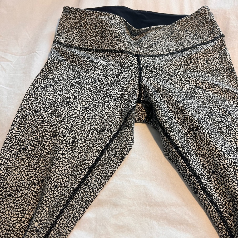 Lululemon brushed align 28"